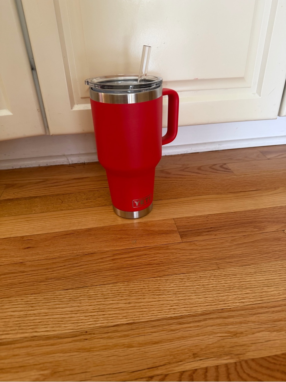 Yeti NEW 35oz Straw Mug w/ Handle - Rescue Red